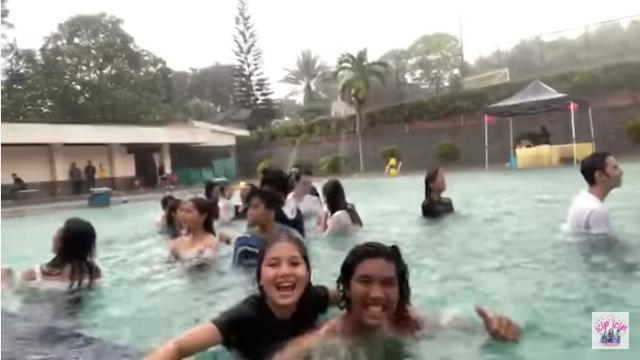 6 Momen Ulang Tahun Rey Bong, Dirayakan di Lokasi Syuting Dari Jendela SMP