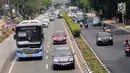 Pengendara melintasi Jalan Rasuna Said, Jakarta, Selasa (8/8). Rencananya, pemberlakukan sistem ganjil genap di Jalan Rasuna Said akan diuji coba pada September 2017 mendatang. (Liputan6.com/Helmi Fithriansyah)