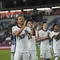 Harry Kane (Inggris) menyapa para suporter di akhir laga kualifikasi Piala Dunia Grup K melawan Serbia di Rajko Mitic Stadium, Beograd, Serbia, 9 September 2025. (AP Photo/Darko Vojinovic)