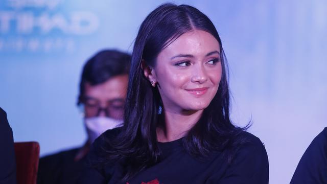 Amanda Rawles bermain bersama Arbani Yasiz dan Teuku Rassya dalam film Ranah 3 Warna