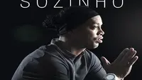 Ronaldinho Gaucho menunjukkan bakat di dunia tarik suara.
