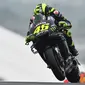 Aksi pebalap Monster Energy Yamaha, Valentino Rossi pada balapan yang berlangsung di Sirkuit Le Mans, Prancis, Minggu (19/5). Rossi finish di urutan kelima. (AFP/ Jean Francois Monier)