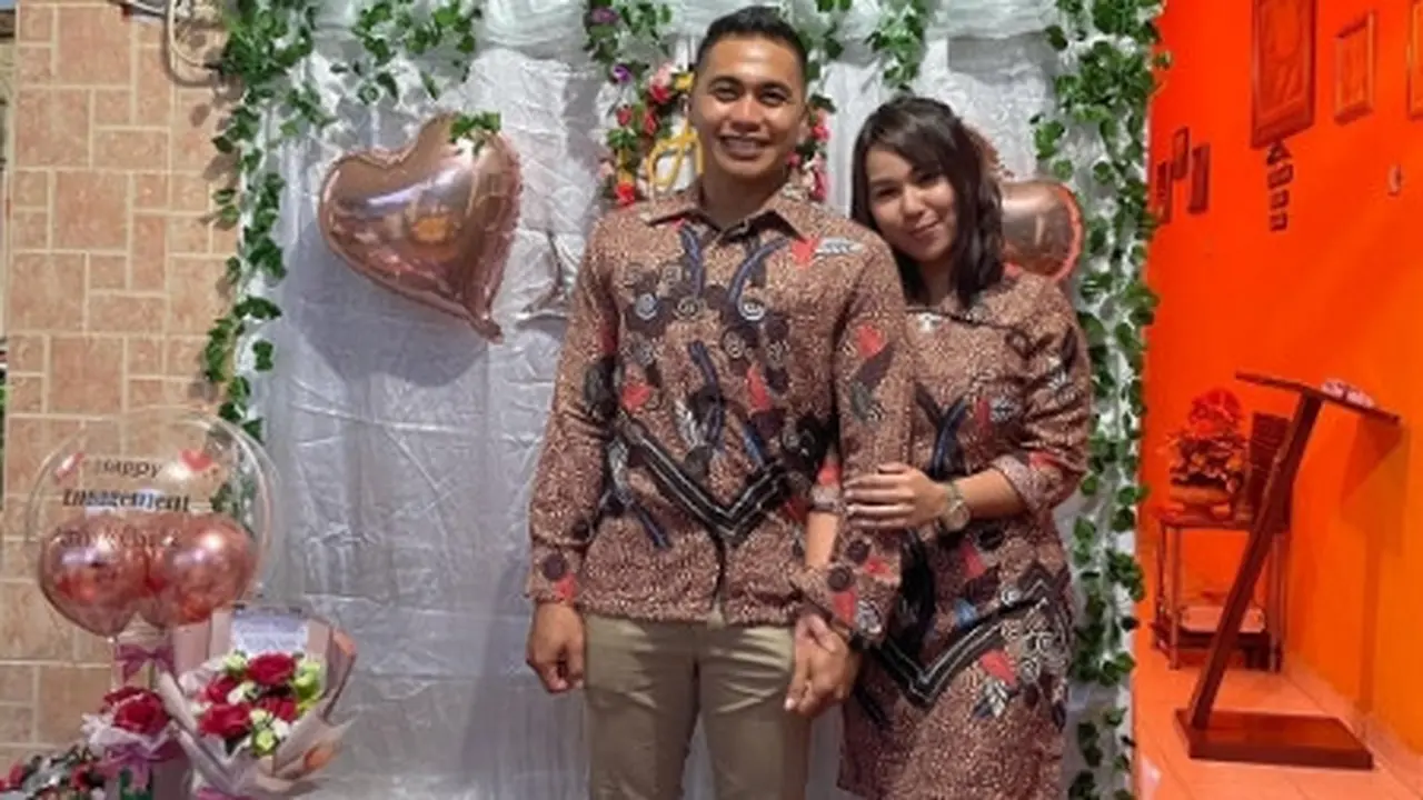 Senyum Bahagia Aprilio Manganang Usai Resmi Tunangan