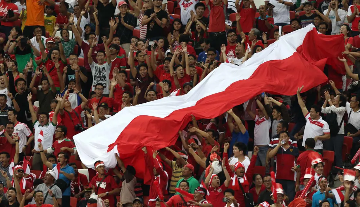 Dukungan ratusan suporter Indonesia pun tak cukup membantu. (Bola.com/Arief Bagus)