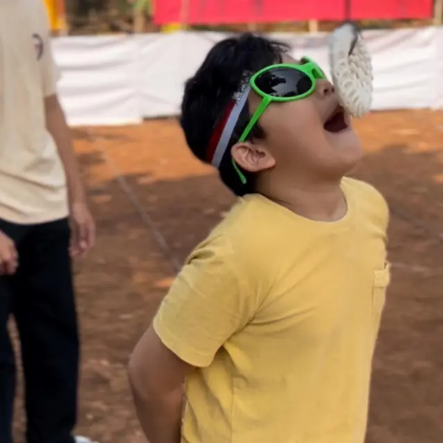 Teuku Wisnu Memeriahkan Perayaan HUT RI ke-78 dengan Lomba 17-an bersama Anak-Anak. (instagram.com/teukuwisnu)