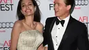 Angelina Jolie dan Brad Pitt sendiri dikabarkan akan kembali bertemu di acara Natal demi anak-anak merea. (MARK RALSTON/AFP)