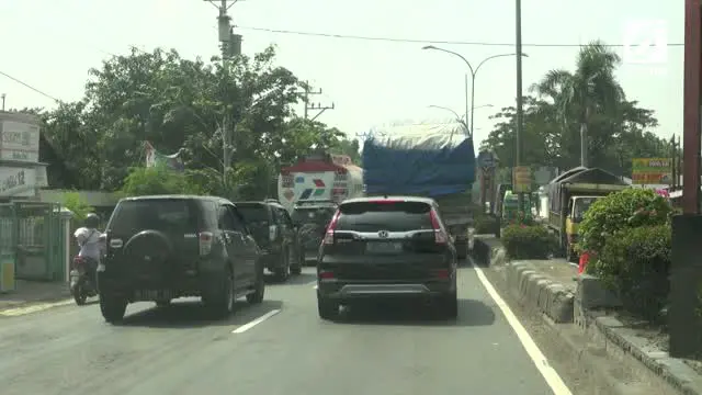 Sejak tadi pagi pintu tol Brexit mulai dipadati kendaraan pribadi dari pemudik. Rekayasa lalu lintas belum dilakukan oleh pihak kepolisian.