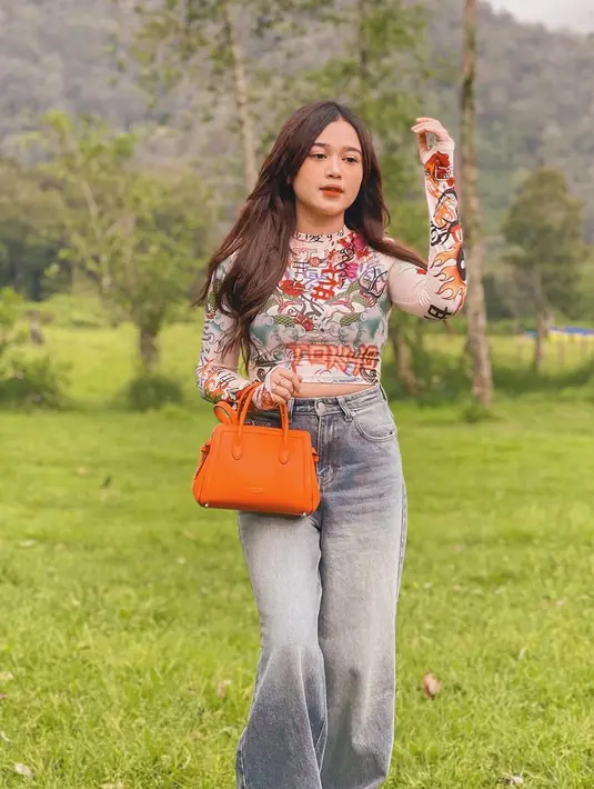 Walaupun belum ingin menikah dalam waktu dekat, namun Jodie sudah memiliki wedding dream. Ingin seperti Sandra Dewi, ia bermimpi bisa menikah di Disneyland atau Korea dengan menghadirkan BTS, sang idola. (Instagram/brisiajodie96)