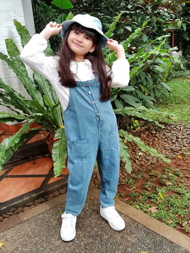 Gaya Graciella Abigail dengan Busana Kasual Ini Menggemaskan dan Menawan