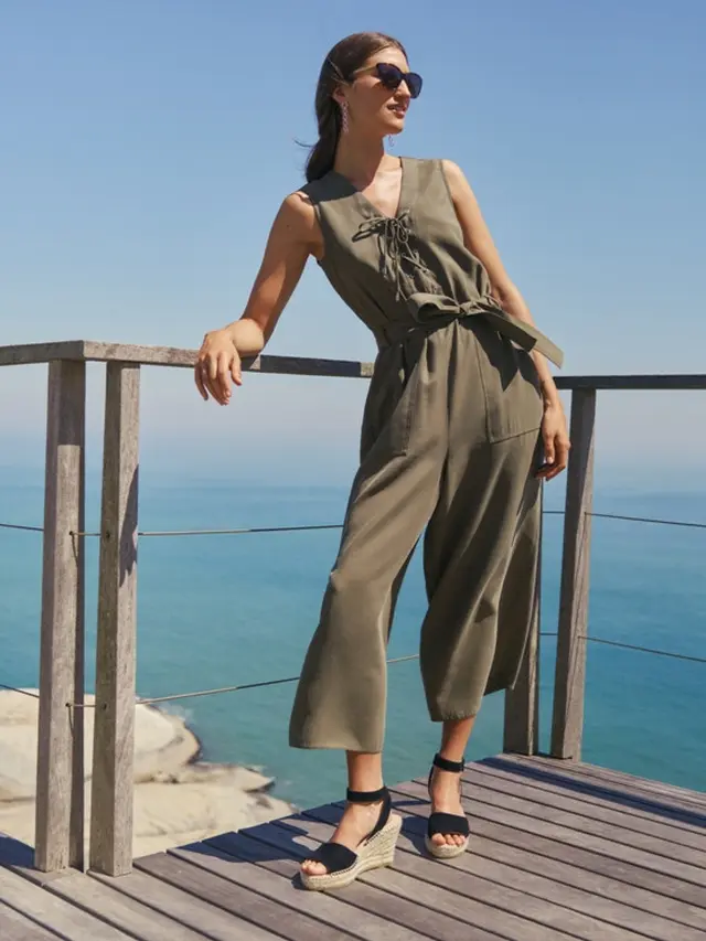 Koleksi musim panas 2019 dari Karen Millen