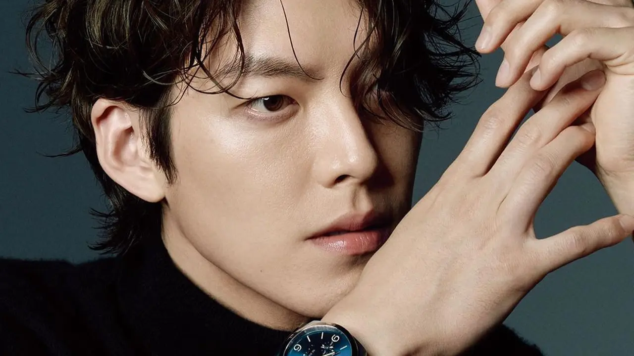 Kim Woo Bin (Instagram/ esquire.korea)