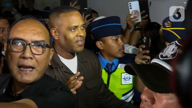 Patrick Kluivert, Pelatih Baru Timnas Indonesia Tiba di Bandara Soetta