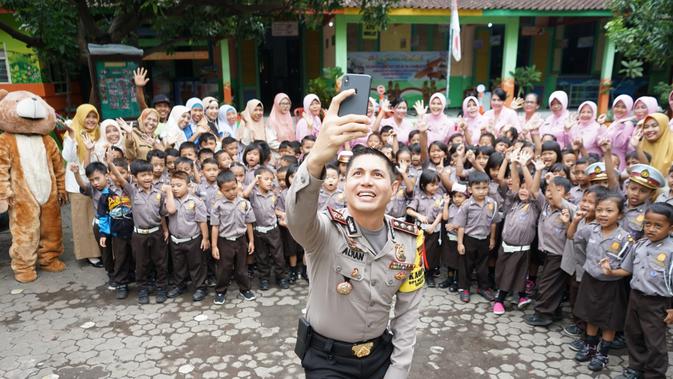 Kiprah Polisi Ganteng Blasteran Belanda Menolong Istri Teroris Melahirkan Regional Liputan6 Com