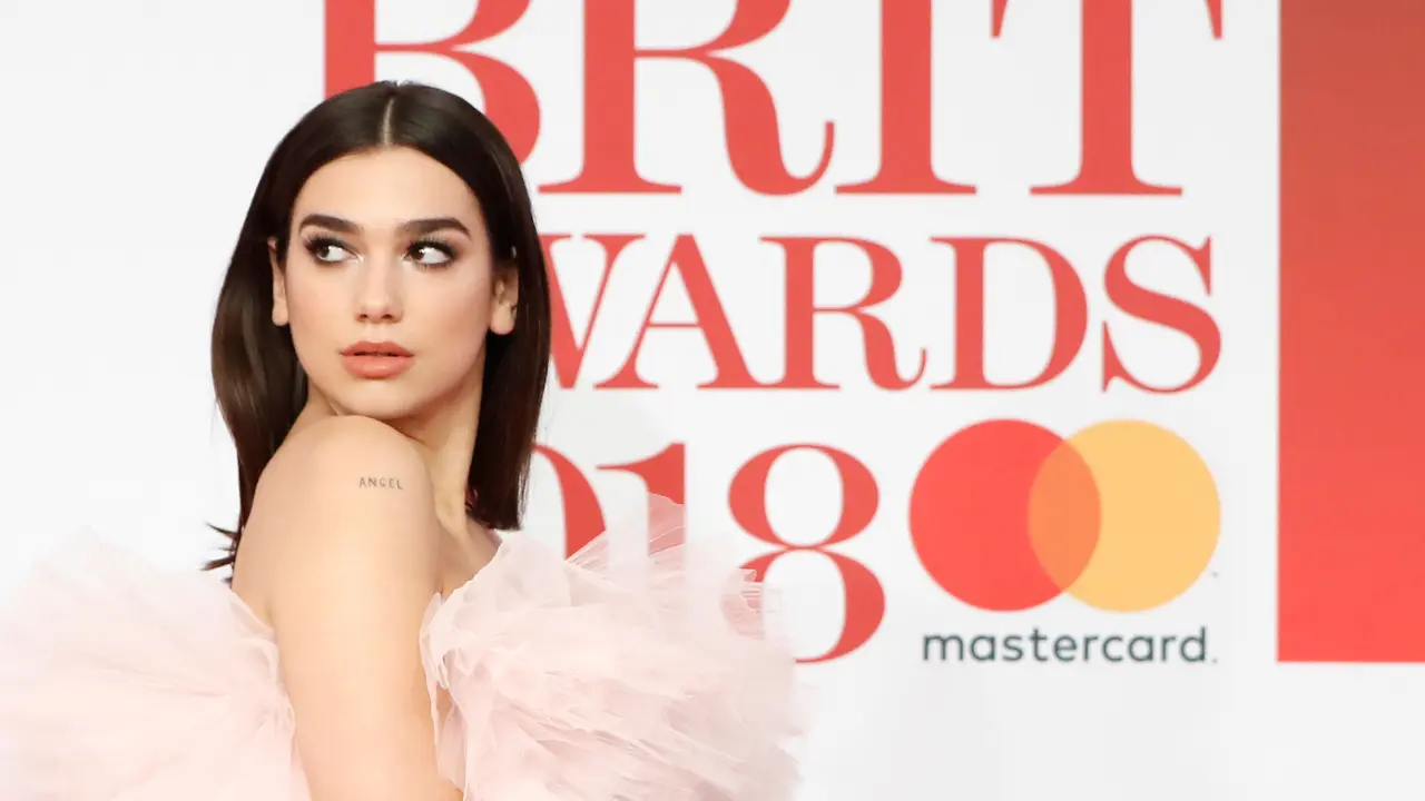 Dua Lipa di BRIT Awards