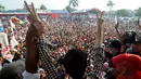 Massa pendukung Jokowi tampak antusias mengikuti kampanye Capres Nomor 2 (Liputan6.com/Herman Zakharia) 