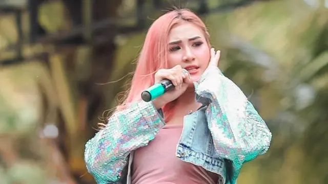 6 Pesona Camelia Putri, Pedangdut asal Surabaya Bak Idol Korea