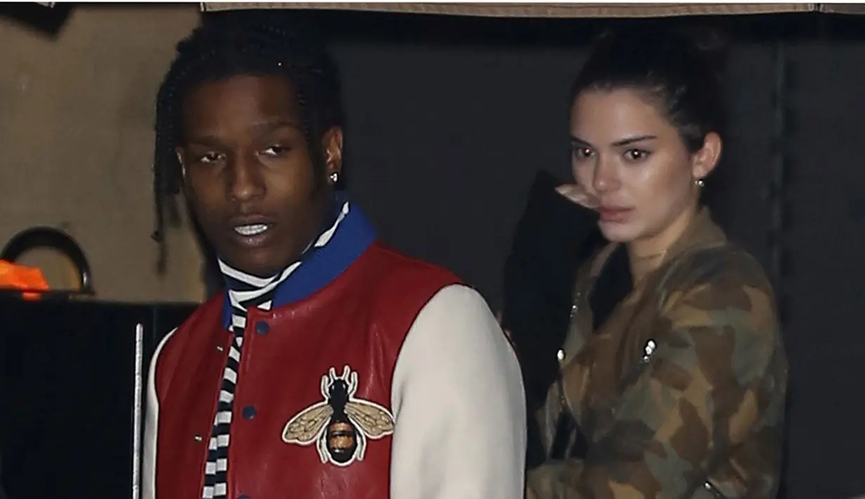Sejak beberapa bulan lalu, Kendall Jenner dan A$AP Rocky diisukan memiliki hubungan spesial lantaran tertangkap kamera sedang habiskan waktu berdua. Belum lama ini keduanya pun terlihat kembali bersama-sama. (doc.PEOPLE)