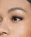 Cluster lashes bisa menjadi pilihan untuk membuat mata terlihat lebih lentik tanpa menggunakan full strip lashes. Dengan teknik pemasangan yang tepat, hasilnya bisa lebih rapi dan nyaman. (Foto/Dok: Magnific)