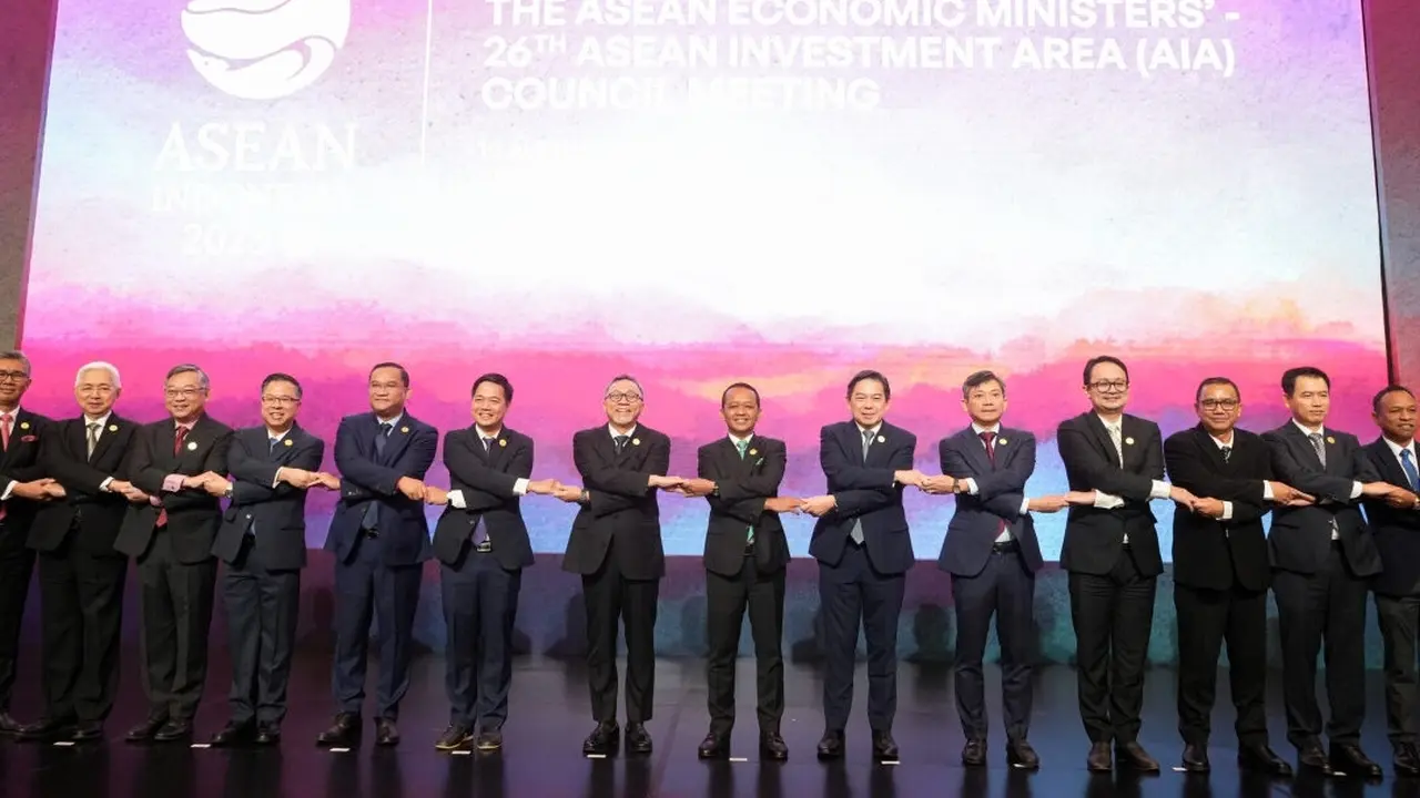 Special ASEAN Investment Report (AIR) 2023 yang memotret pertumbuhan investasi ASEAN tahun 2022 yang naik 5 persen dengan total investasi USD 224 miliar.