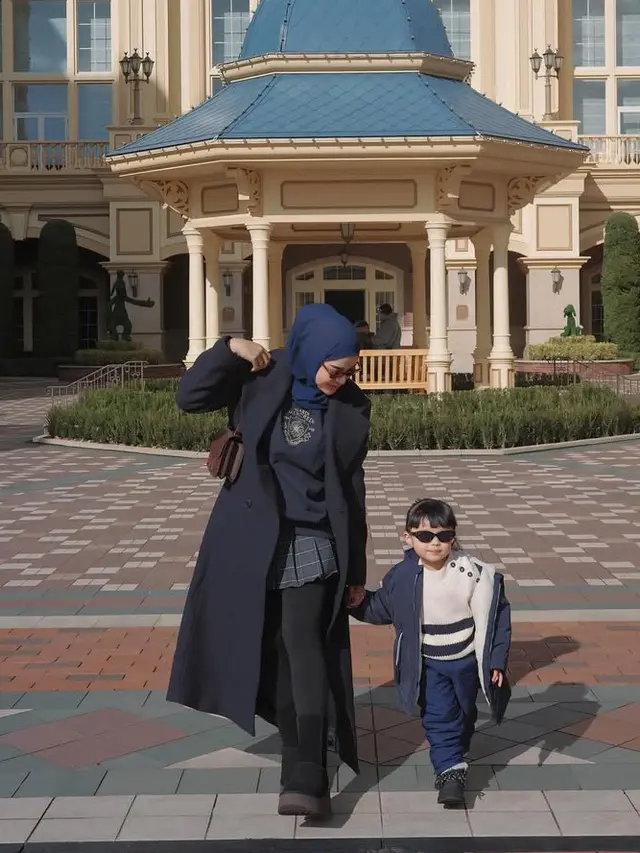 OOTD Aurel Hermansyah Kenakan Rok Mini. [@aurelie.hermansyah]