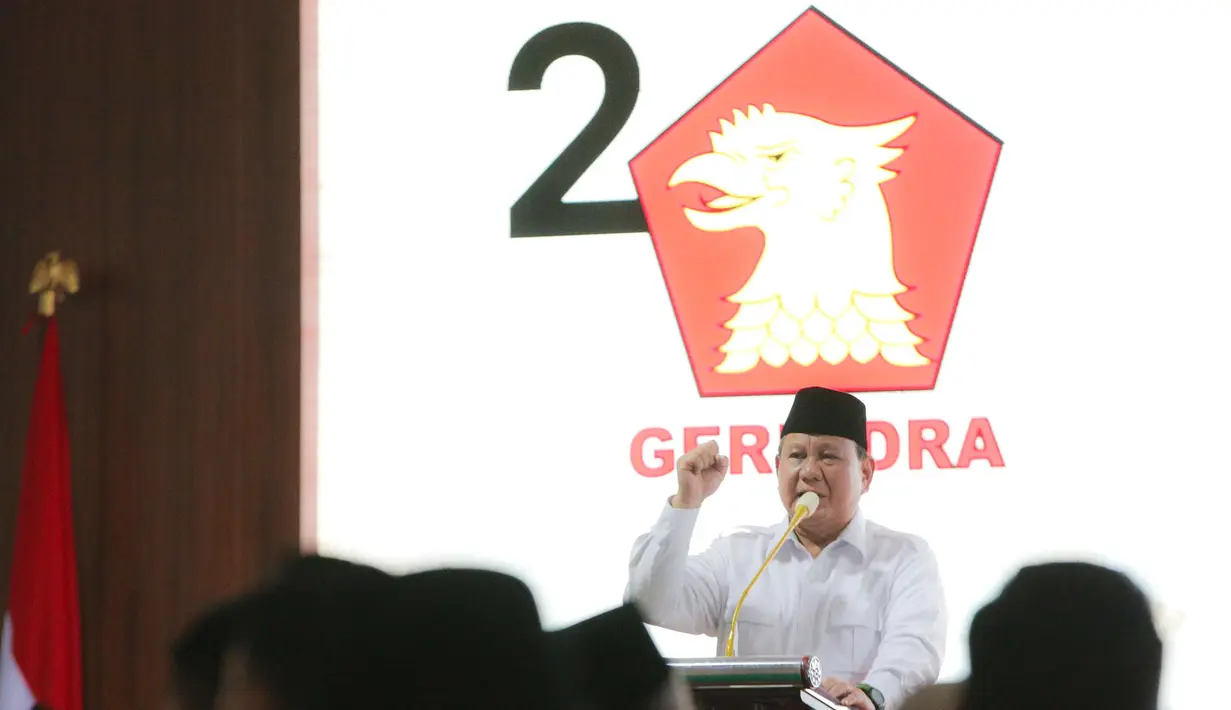 Ketua Umum Partai Gerindra, Prabowo Subianto memberikan arahan saat perayaan HUT ke-15 Partai Gerindra, di Kantor DPP Partai Gerindra, Jakarta, Senin (6/2/2023). HUT ke-15 Partai Gerindra merupakan momen berharga karena dilaksanakan sebelum Pemilu 2024 dan juga untuk melakukan konsolidasi internal untuk semakin memperkuat kekuatan partai. (Liputan6.com/Faizal Fanani)