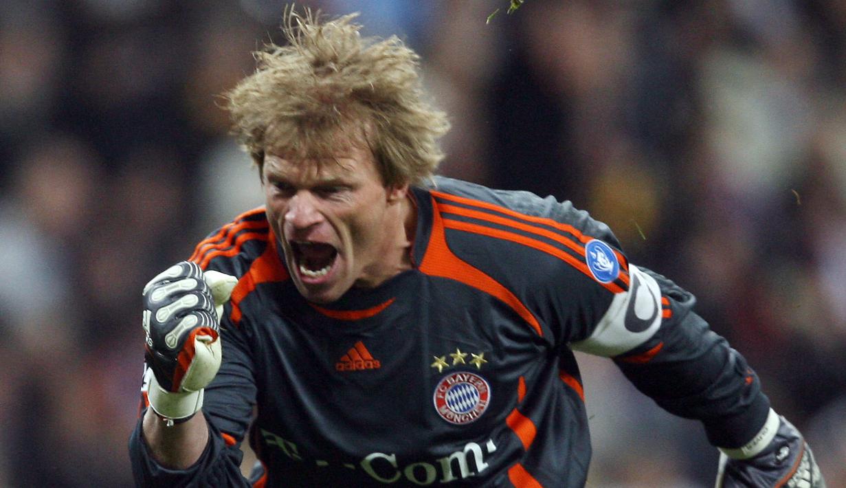 Oliver Khan menjadi salah satu kiper tertua yang pernah membela Timnas Jerman. Pertandingan terakhirnya yaitu pada Euro 2004 ketika melawan Timnas Republik Cezka. Saat itu usianya menginjak 35 tahun 8 hari. (Foto: AFP/Javier Soriano)