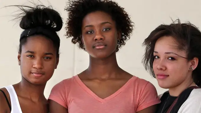 21 Hal yang Dimengerti Kamu yang Badannya Paling Tinggi di Gengmu