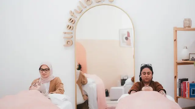Lenny Anggraeni dan Astri Wahyuni, pendiri Blissful Bars