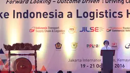 Menkeu Sri Mulyani memberikan sambutan pada acara JILSE di Jakarta, Rabu (19/10). Acara ini ditujukan untuk sosialisasi fasilitas Pusat Logistik Berikat (PLB) yang menjadi salah satu paket kebijakan ekonomi pemerintah. (Liputan6.com/Angga Yuniar)