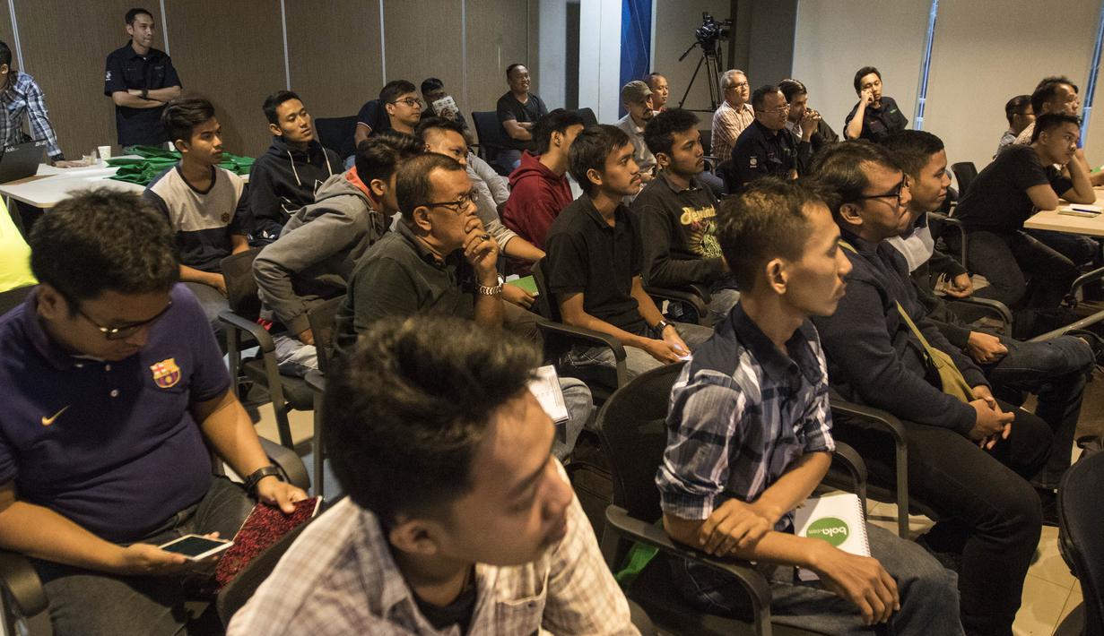 Sejumlah pecinta sepak bola tanah air menghadiri diskusi Bincang Taktik di Kantor Bola.com, Jakarta, Rabu (16/11/2016). (Bola.com/Vitalis Yogi Trisna)
