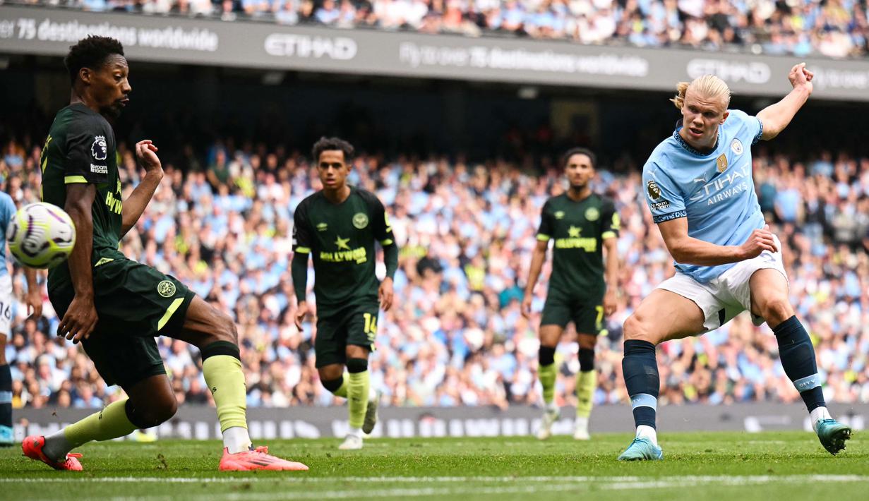 Berkat kemenangan ini, Manchester City perkasa di puncak klasemen Premier League dengan nilai sempurna 12 poin. Adapun Brentford menghuni posisi tujuh dengan enam poin. (AFP/Oli Scarff)