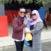 Umi Kalsum dan Abdul Razak serta Bilqis di Lembang, Bandung (Instagram/@mom_ayting92_)