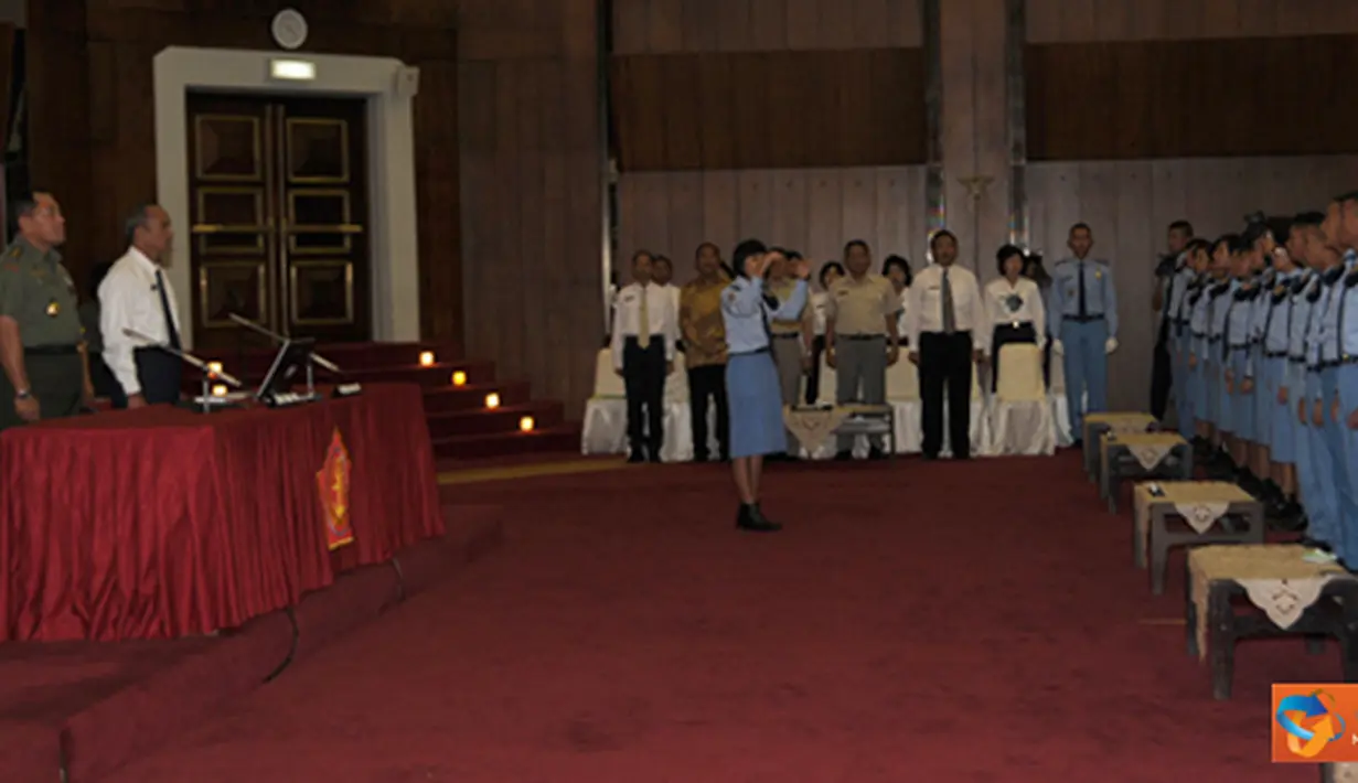Citizen6, Cilangkap: Aster Panglima TNI Mayjen TNI S. Widjonarko memberi pembekalan kepada 306 Siswa SMA Taruna Nusantara di Aula Gatot Subroto Mabes TNI Cilangkap, Jakarta Timur, Jum’at (16/3). (Pengirim: Badarudin Bakri)