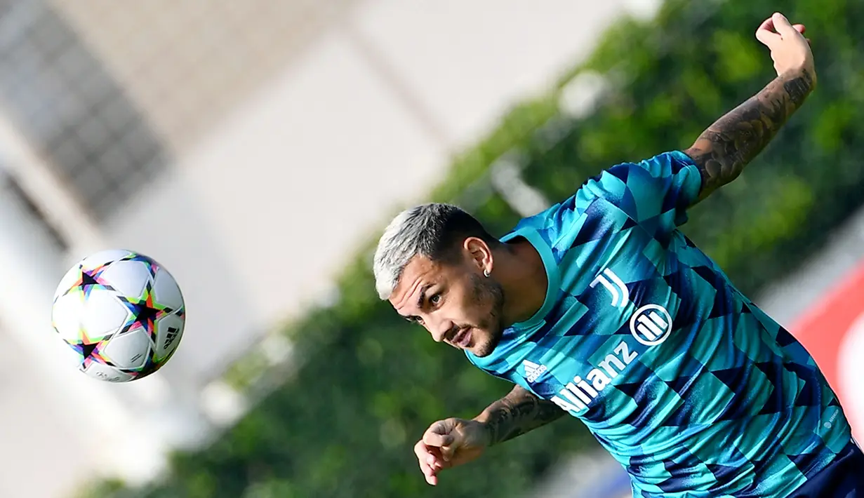 Mantan pemain PSG ini merupakan salah satu gelandang bertahan yang tangguh dan pekerja keras. Pengalaman Leandro Paredes bermain bagi Les Parisiens akan menjadi modal yang bagus untuk misi tiga poin Juventus. (AFP/ Isabella Bonotto)