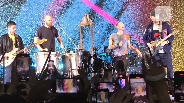 Mengabadikan konser Coldplay di Singapura menggunakan kamera Samsung Galaxy S24 Ultra