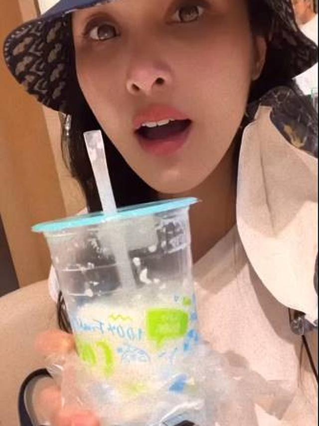 Usai Liburan Keluarga, Ini 7 Momen Sandra Dewi Kencan Bareng Suami di Singapura