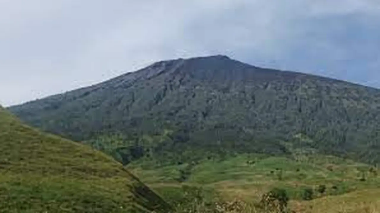 Mistis Gunung Rinjani: Ancaman Dunia Jin dan Legenda Dewi Anjani