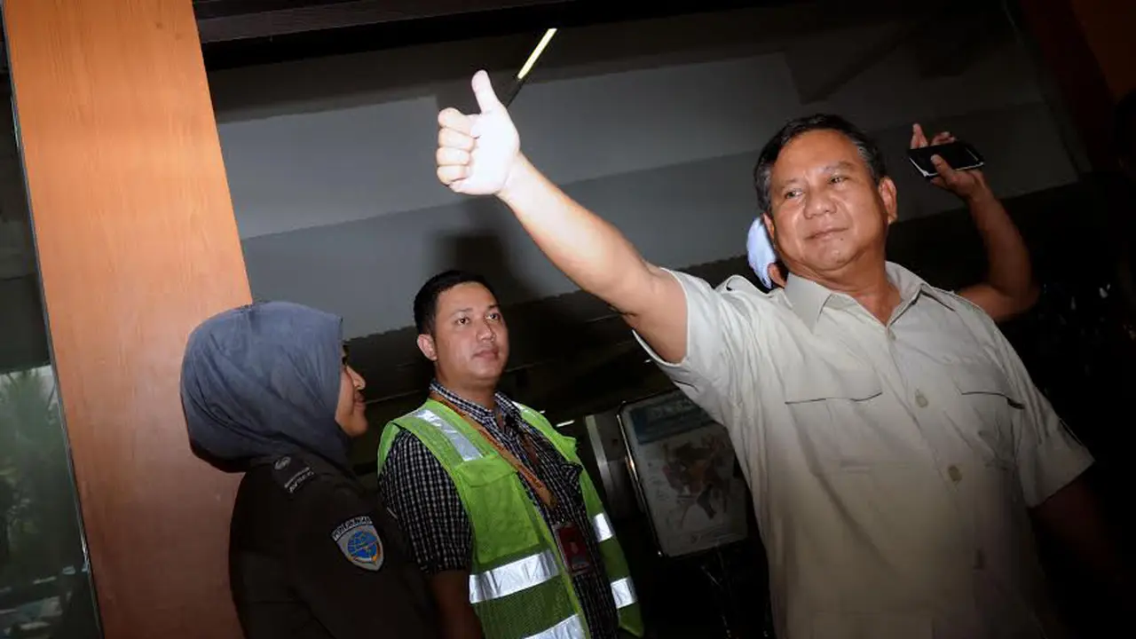 [FOTO] Prabowo Lepas 20 Kendaraan Relawan Kesehatan 