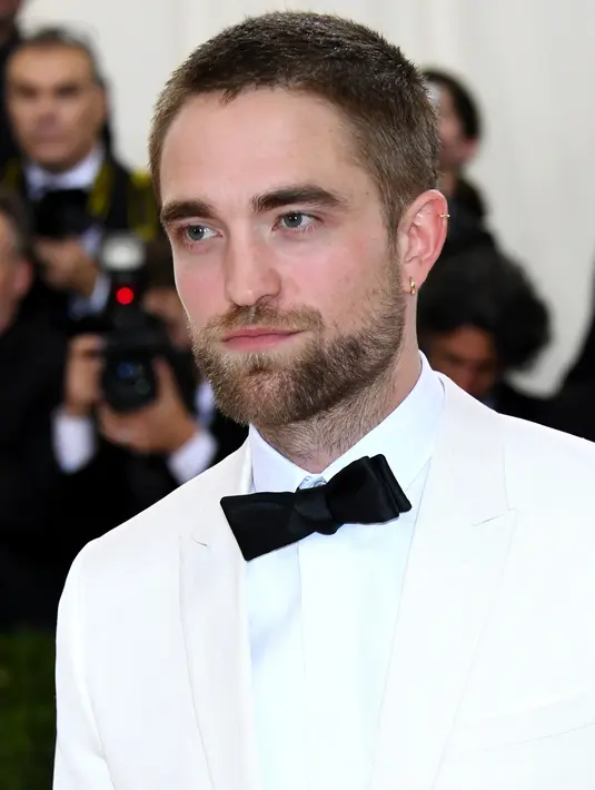 Ternyata seorang Robert Pattinson tak hanya terkenal sebagai seorang aktor, tetapi juga seorang pria yang aktif di dunia  sosial, dengan Go Campaign yang menolong anak-anak di daerah terpencil. (AFP/Bintang.com)
