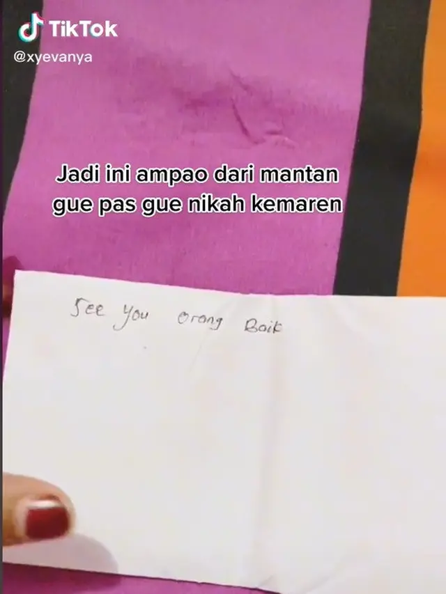 6 Pesan dari Mantan di Amplop Nikahan Ini Bikin Senyum Tipis, Belum Move On