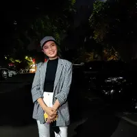 Magdalena Fridawati alias Mgdalenaf  (Syifa Ismalia)