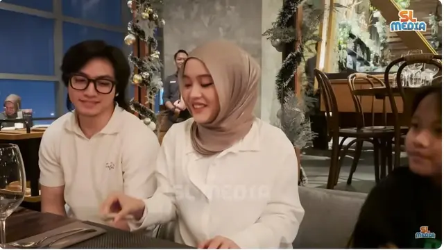 7 Potret Sule Ajak Santyka Fauziah Dinner Bareng Anak-Anaknya, Akrab Banget