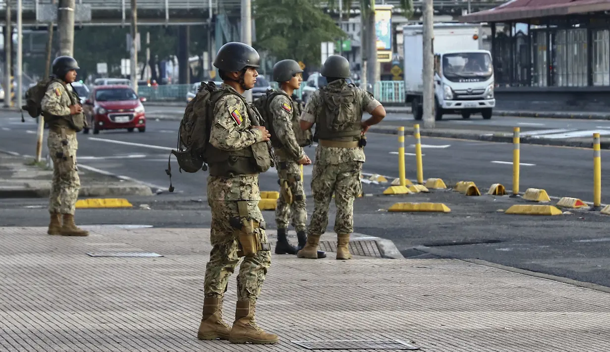 Ekuador, yang terjepit di antara produsen kokain utama Kolombia dan Peru, telah dilanda gelombang kejahatan kekerasan yang menurut pihak berwenang terjadi pada pertempuran antar geng narkoba. Bangsa ini telah menjadi pusat utama peredaran narkoba untuk tujuan Amerika Serikat dan Eropa. (AFP/Gerardo Menoscal)