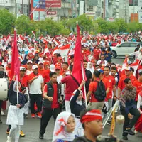 Dari Rumah Fatmawati ke Benteng Marlborough, Ribuan Warga Ramaikan Kirab Merah Putih di Bengkulu