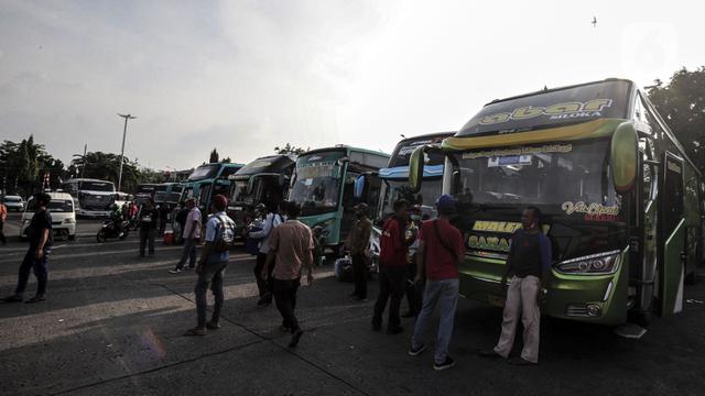 FOTO: Libur Panjang, Terminal Kalideres Sepi Penumpang