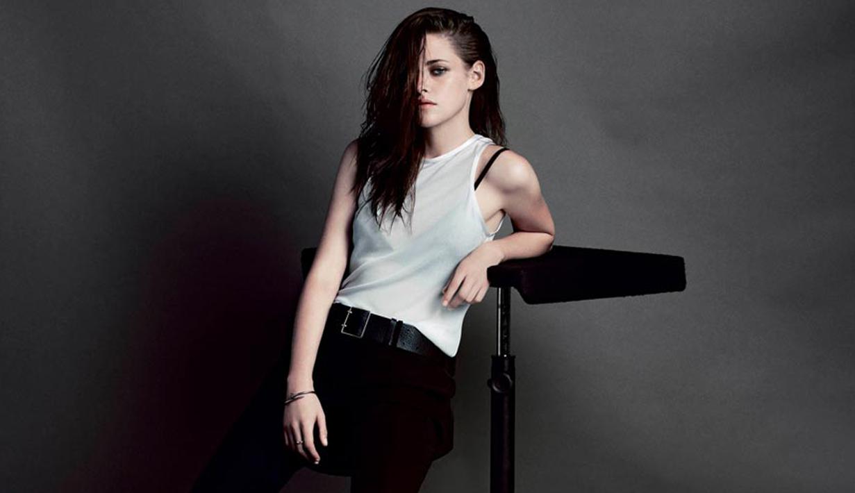 Kristen Stewart dikenal karena gaya fashionnya yang tomboy namun tetap chic, cantik, dan fashionable. Terinspirasi bergaya ala Kristen Stewart? Simak contekan mudahnya. (stylefrizz.com)