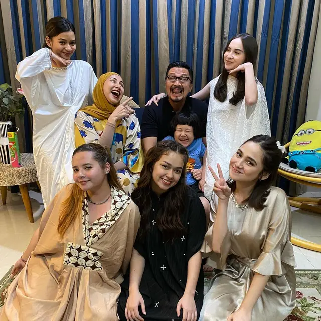 Bintang Mermaid in Love reuni sambil buka puasa Ramadhan 2023 (Foto: Instagram kangferrymaryadi)