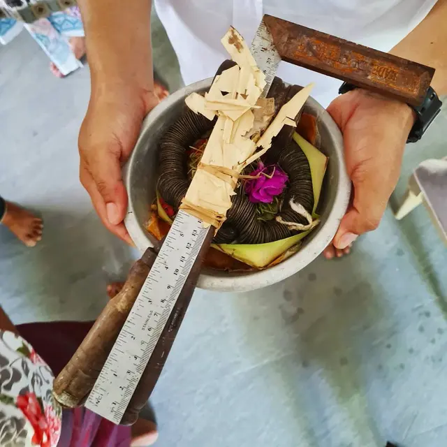7 Momen Raisa dan Hamish Daud Dalam Upacara Melaspas Untuk Rumah Barunya di Bali