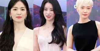Song Hye Kyo kembali pukau publik dengan penampilannya yang anggun dan elegan bagai dewi dibalut dress sederhana nuansa krem. [Foto: Twitter/theseoulstory].