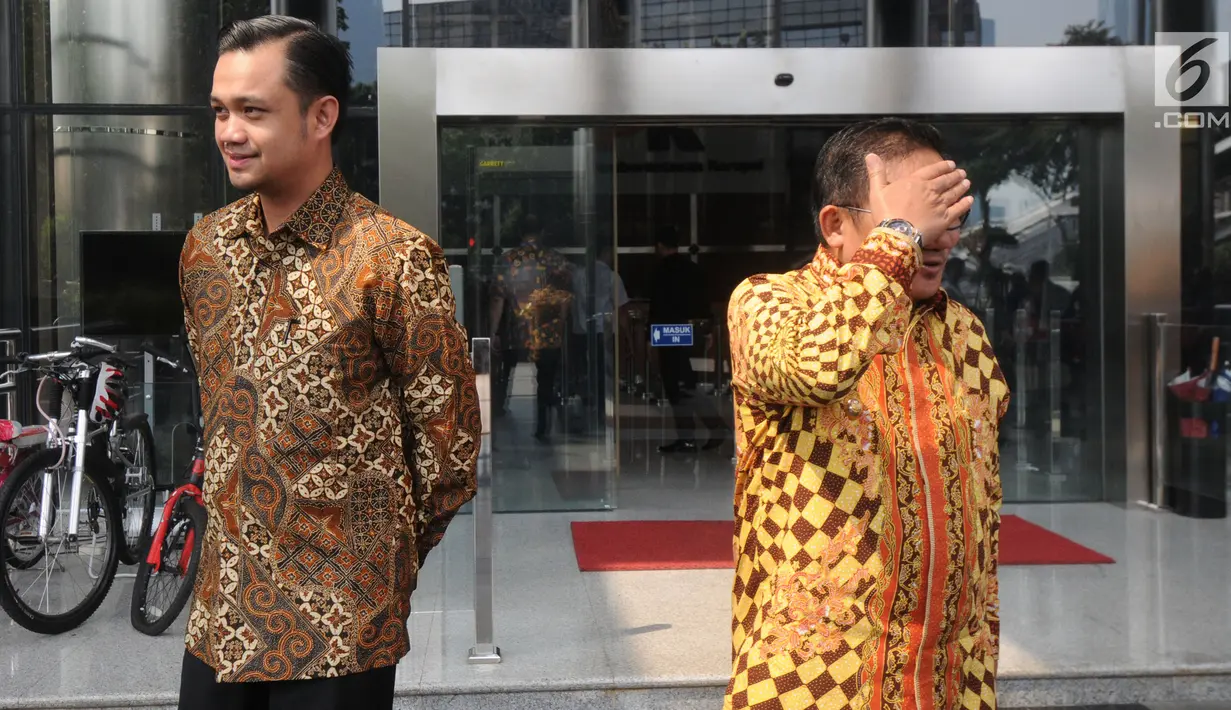 Wali Kota Gorontalo Marthen Taha dan Wakil Wali Kota Gorontalo Ryan Kono usai menyerahkan LHKPN di Gedung KPK, Jakarta, Senin (01/7/2019). Marten mengaku telah menyerahkan Perwako terkait pedoman pencegahan gratifikasi di lingkungan Pemerintah Kota (Pemkot) Gorontalo.  (merdeka.com/Dwi Narwoko)